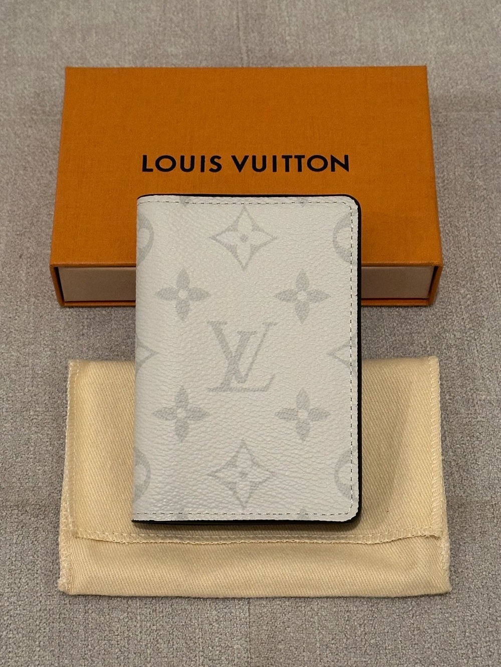 Louis Vuitton Taigarama Pocket Organizer - Picture 1 of 7